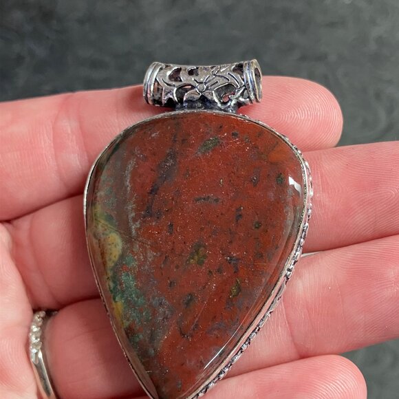 Heliotrope Bloodstone Floral Pendant Stone Crystal Jewelry - Picture 4 of 7